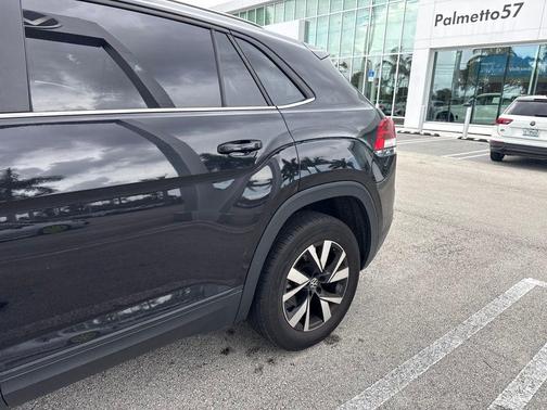 Deep Black Pearl Effect 2023 Volkswagen Atlas Cross Sport 2.0T SE