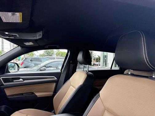 Deep Black Pearl Effect 2023 Volkswagen Atlas Cross Sport 2.0T SE