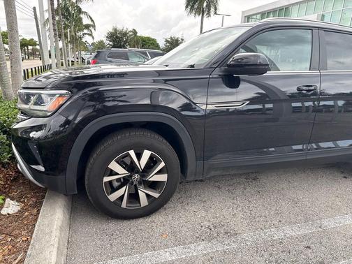 Deep Black Pearl Effect 2023 Volkswagen Atlas Cross Sport 2.0T SE
