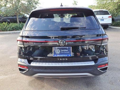 2025 Volkswagen Taos 1.5T SE