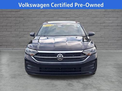 Deep Black Pearl Effect 2023 Volkswagen Jetta 1.5T SE