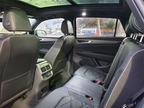 2025 Volkswagen Atlas Cross Sport 2.0T SE w/Technology