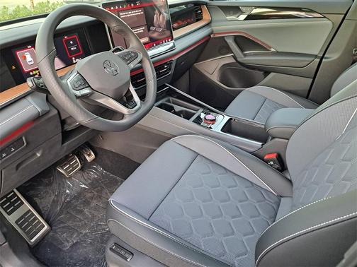 2026 Volkswagen Tiguan 2.0T SEL R-Line