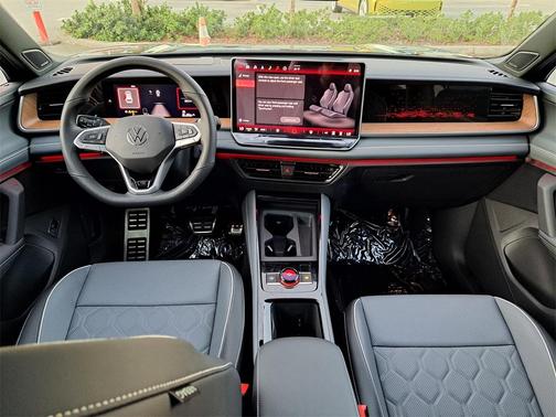 2026 Volkswagen Tiguan 2.0T SEL R-Line