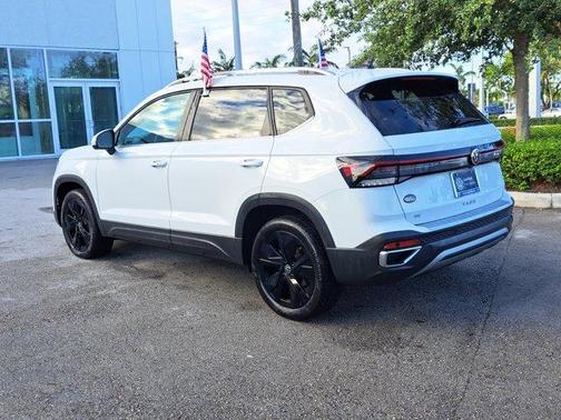 2025 Volkswagen Taos 1.5T SE