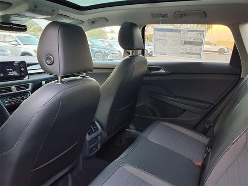 2025 Volkswagen Taos 1.5T SE Black