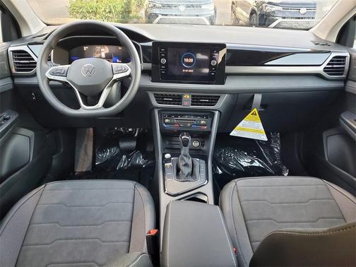 2025 Volkswagen Taos 1.5T SE Black