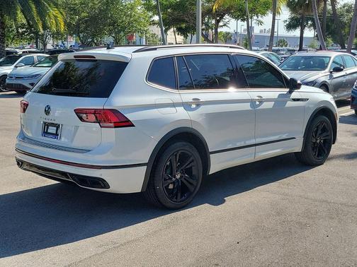 Opal White Pearl Effect 2024 Volkswagen Tiguan 2.0T SE R-Line Black