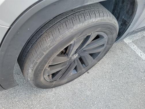 2022 Volkswagen Atlas Cross Sport 2.0T SE w/Technology