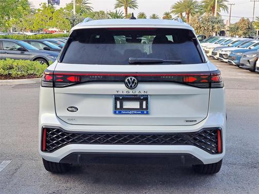 2025 Volkswagen Tiguan 2.0T SEL R-Line