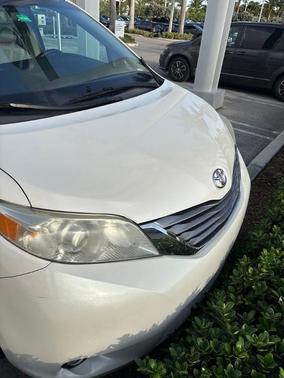 White 2017 Toyota Sienna XLE