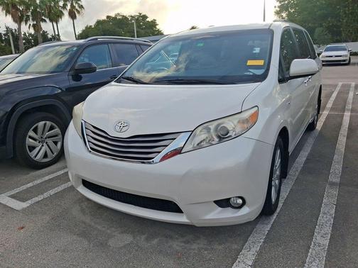 Blizzard Pearl 2017 Toyota Sienna XLE