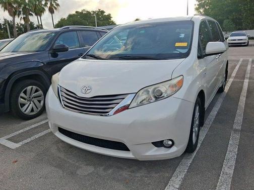 Blizzard Pearl 2017 Toyota Sienna XLE