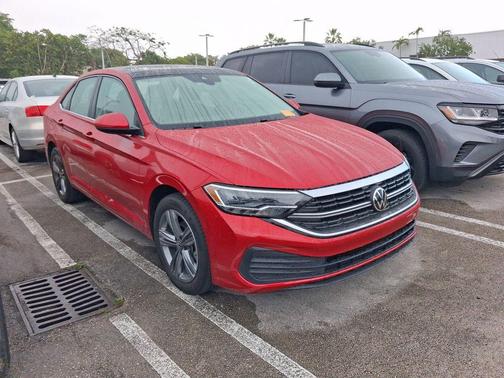Kings Red 2023 Volkswagen Jetta 1.5T SE
