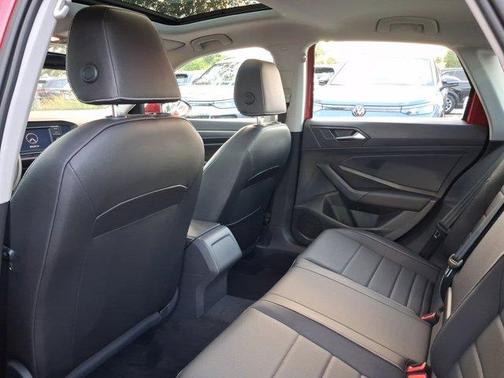 Kings Red 2023 Volkswagen Jetta 1.5T SE