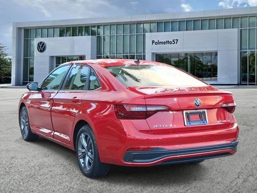 Kings Red 2023 Volkswagen Jetta 1.5T SE