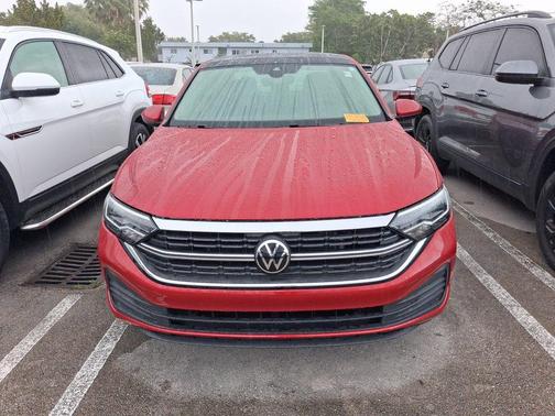 Kings Red 2023 Volkswagen Jetta 1.5T SE
