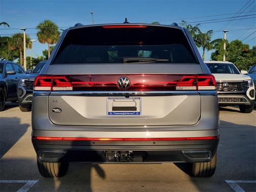 2025 Volkswagen Atlas 2.0T SE w/Technology