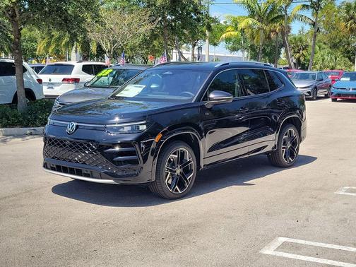Deep Black Pearl 2026 Volkswagen Tiguan 2.0T SEL R-Line Turbo