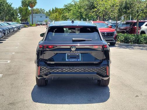 Deep Black Pearl 2026 Volkswagen Tiguan 2.0T SEL R-Line Turbo