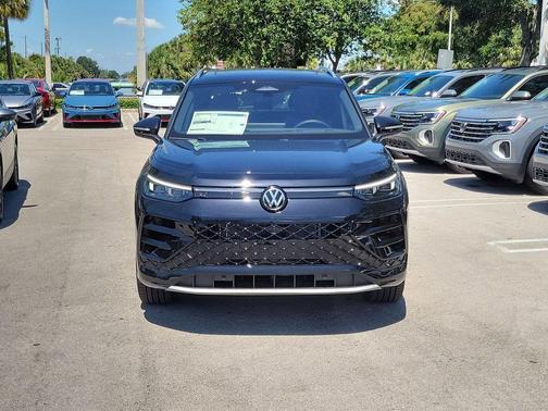 Deep Black Pearl 2026 Volkswagen Tiguan 2.0T SEL R-Line Turbo