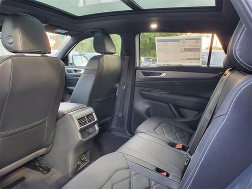 2025 Volkswagen Atlas Cross Sport 2.0T SE w/Technology