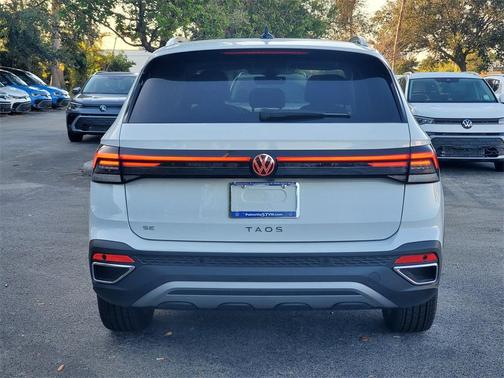 2025 Volkswagen Taos 1.5T SE