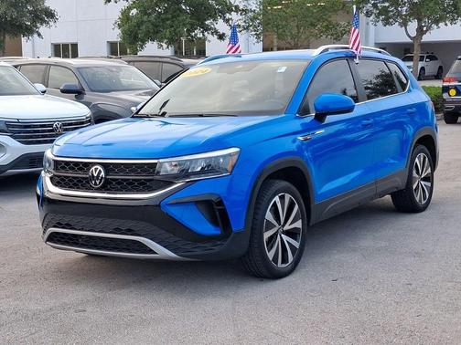 Cornflower Blue 2024 Volkswagen Taos 1.5T SE