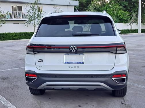 2025 Volkswagen Taos 1.5T SE