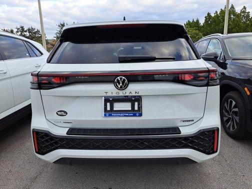 2026 Volkswagen Tiguan 2.0T SEL R-Line