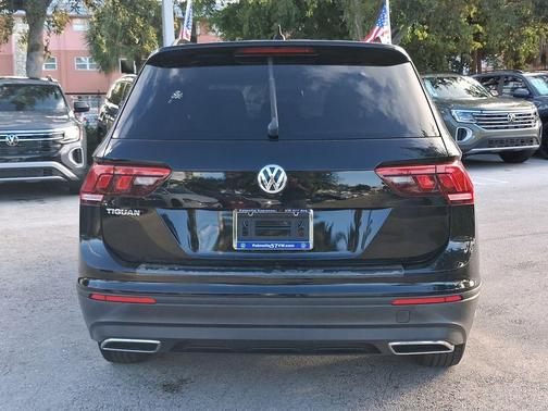 Deep Black Pearl Effect 2021 Volkswagen Tiguan 2.0T S
