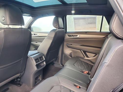 Pure Gray 2026 Volkswagen Atlas Cross Sport 2.0T SE W/TECHNOLOGY