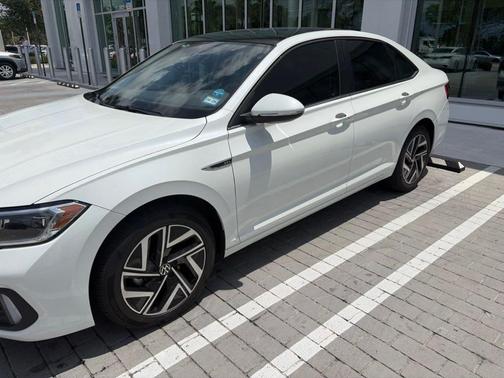 Opal White Pearl Effect 2024 Volkswagen Jetta 1.5T SEL