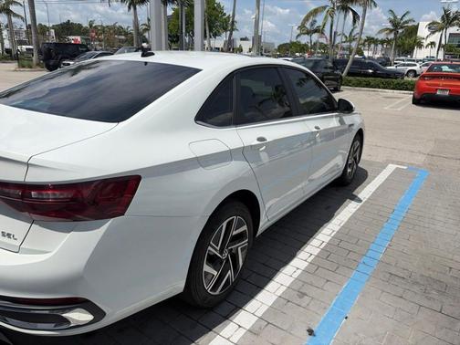Opal White Pearl Effect 2024 Volkswagen Jetta 1.5T SEL