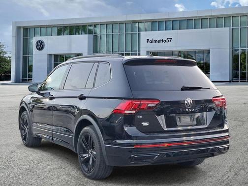 Deep Black Pearl Effect 2023 Volkswagen Tiguan 2.0T SE R-Line Black