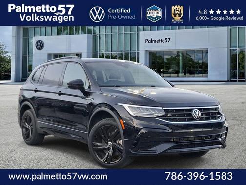 Deep Black Pearl Effect 2023 Volkswagen Tiguan 2.0T SE R-Line Black