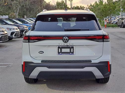 2025 Volkswagen Tiguan 2.0T SE