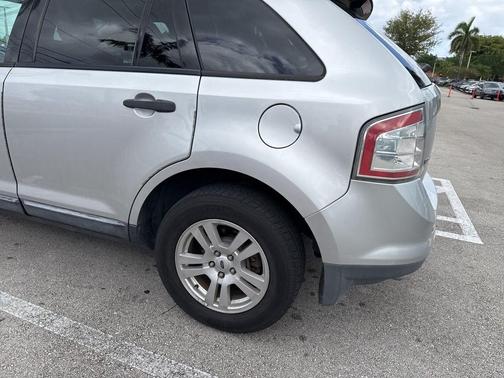 Ingot Silver Metallic 2010 Ford Edge SE