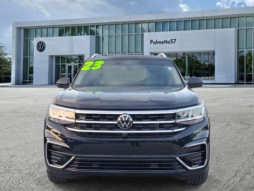 Deep Black Pearl Effect 2023 Volkswagen Atlas 3.6L SEL Premium R-Line