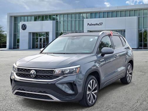 Pure Gray 2023 Volkswagen Taos 1.5T SE