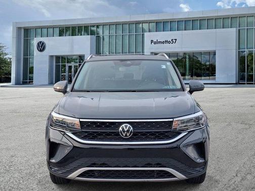 Pure Gray 2023 Volkswagen Taos 1.5T SE
