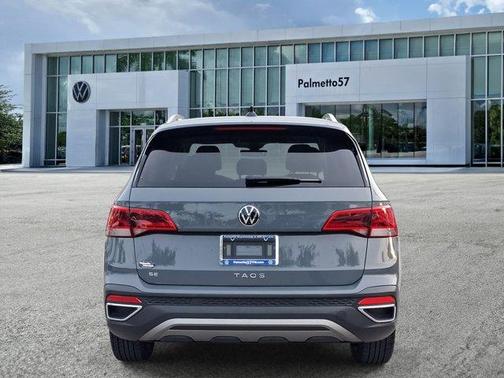 Pure Gray 2023 Volkswagen Taos 1.5T SE