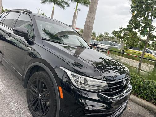 2022 Volkswagen Tiguan 2.0T SE R-Line Black