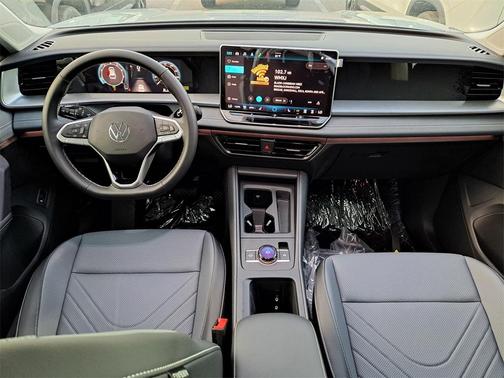 2025 Volkswagen Tiguan 2.0T SE