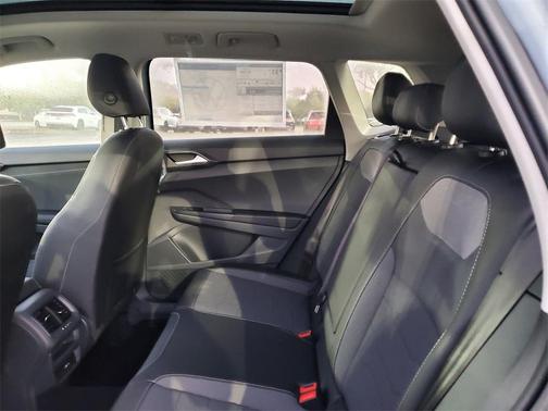 2025 Volkswagen Taos 1.5T SE Black