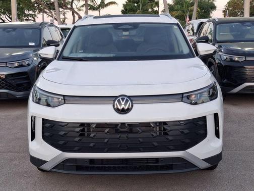 Pure White 2026 Volkswagen Tiguan 2.0T SE