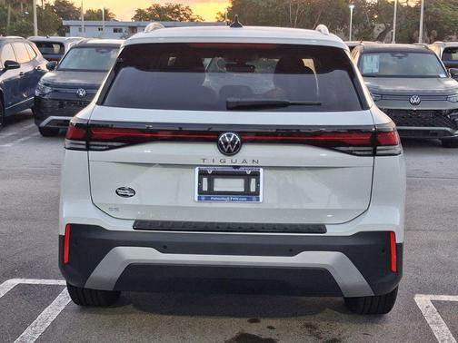 Pure White 2026 Volkswagen Tiguan 2.0T SE