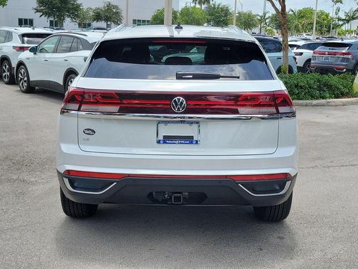 Opal White Pearl 2026 Volkswagen Atlas Cross Sport 2.0T SE W/TECHNOLOGY