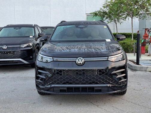 2025 Volkswagen Tiguan 2.0T SE R-Line Black