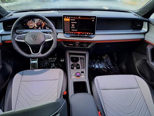 2025 Volkswagen Tiguan 2.0T SE R-Line Black
